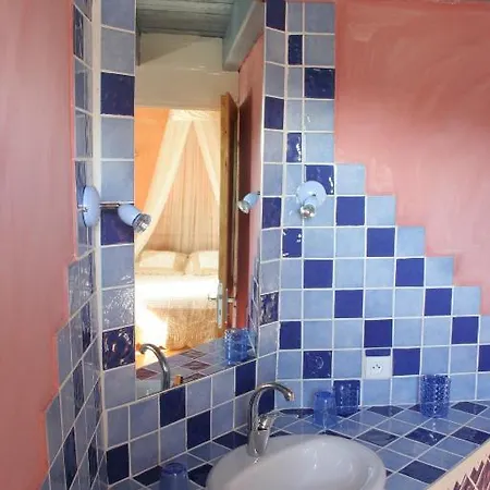Chambres D'hotes La Cime Beaujolaise Bed & Breakfast *